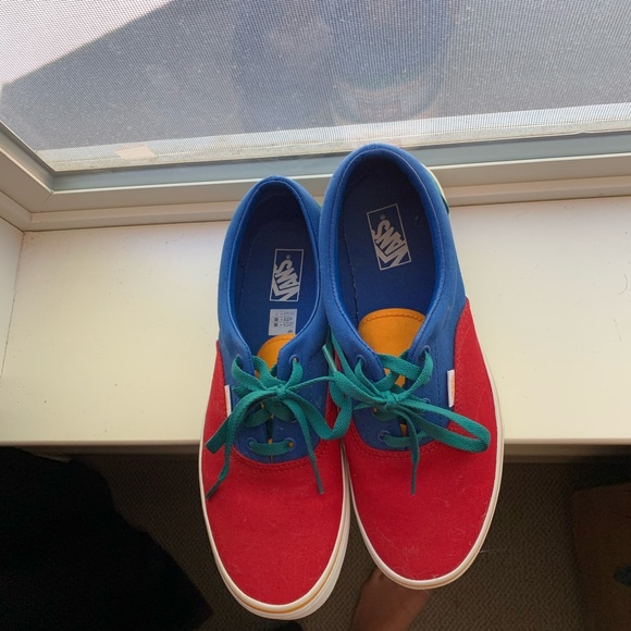 Vans - Picture 1 of 4